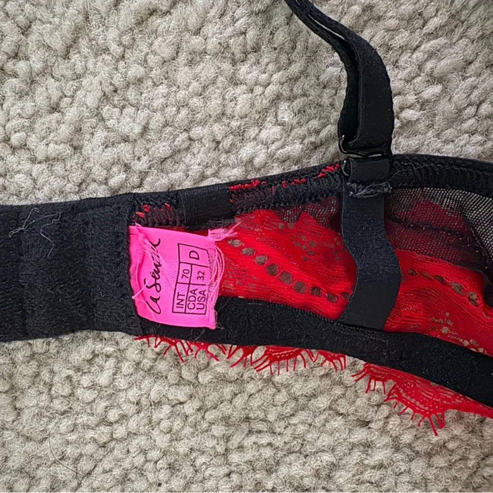 La Senza Red Lace Strappy Bra & Thong Set - Picture 5 of 9